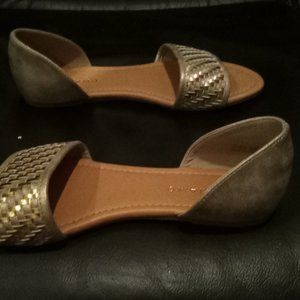 Womens Andiamo Gold Flats Size 7.5W